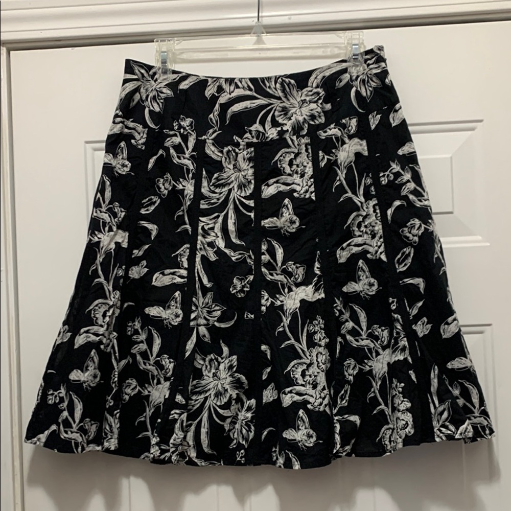 3/$15 Apt. 9 100% Cotton Floral Black and White Size 8 Petite Skirt